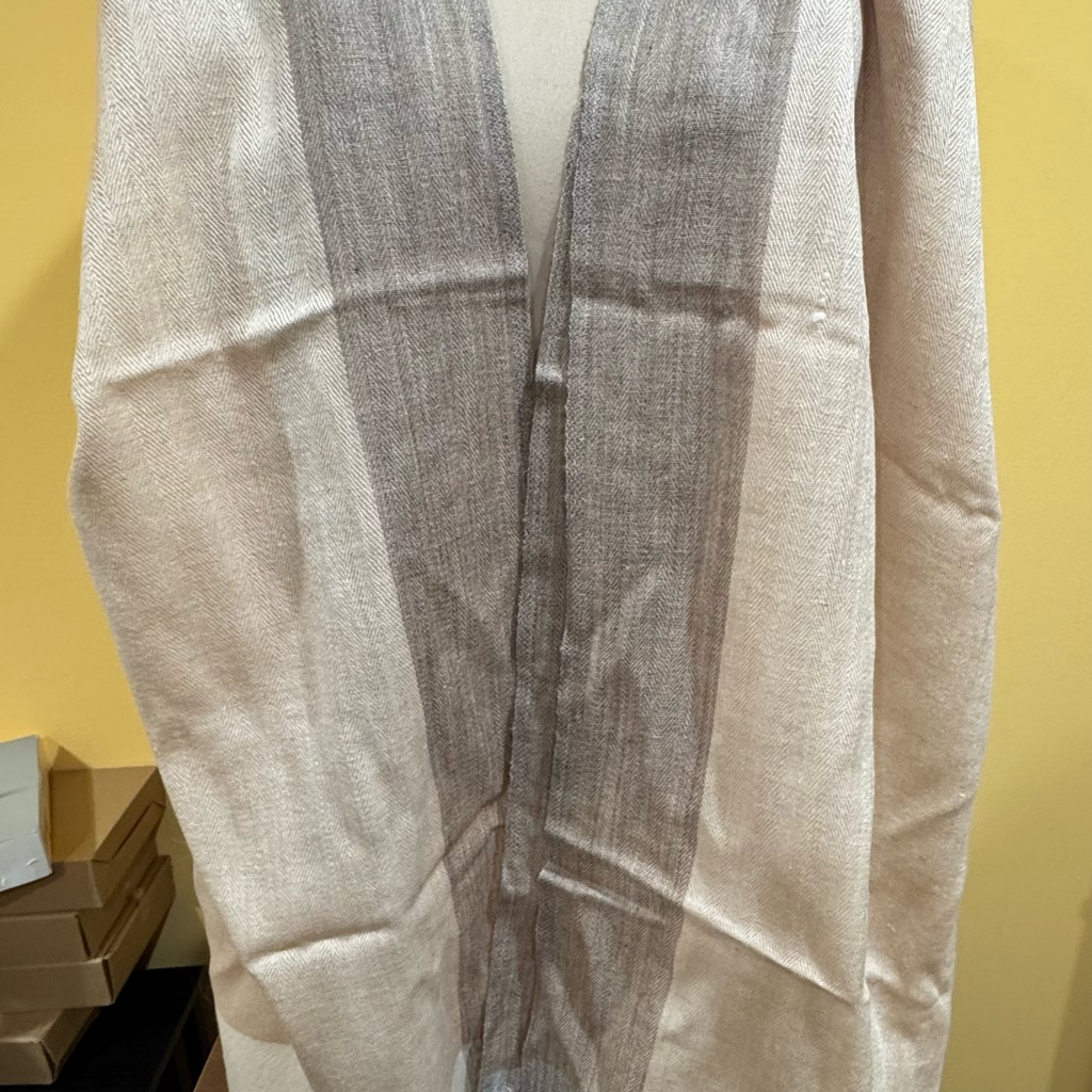 Pashmina  8429 Elegant Gray And Cream Stole Brand New From Weaver Direct